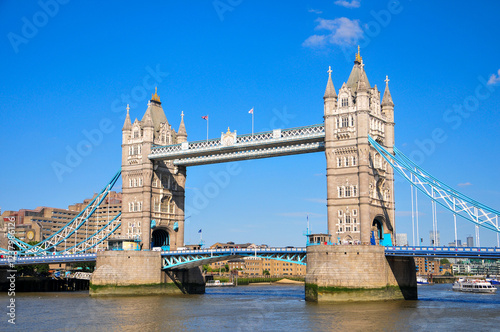 ロンドンにあるテムズ川に架かるタワーブリッジのとても美しい風景Beautiful view of Tower Bridge over the River Thames in London