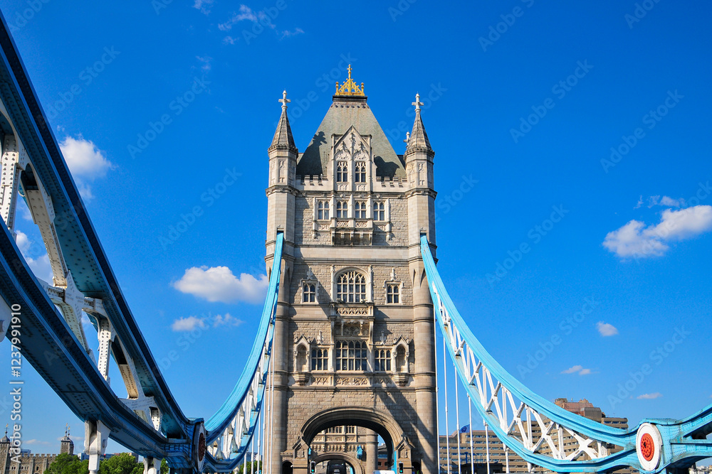 Obraz premium ロンドンにあるテムズ川に架かるタワーブリッジのとても美しい風景Beautiful view of Tower Bridge over the River Thames in London
