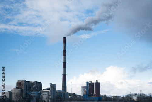 Obraz na płótnie A coal-fired power plant emits greenhouse gases into the atmosphere.
w salonie