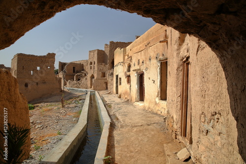 Obraz na płótnie The heritage abandoned village of Birkat al Mawz, Al Dakhiliyah, Oman. This old village is located 20 km far from Nizwa w salonie
