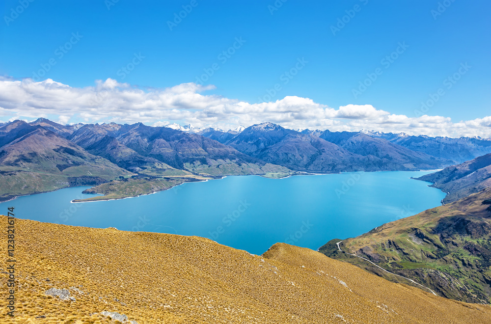 Obraz premium Lake Wanaka and the mountains, Otago, South Island, New Zealand, Oceania.