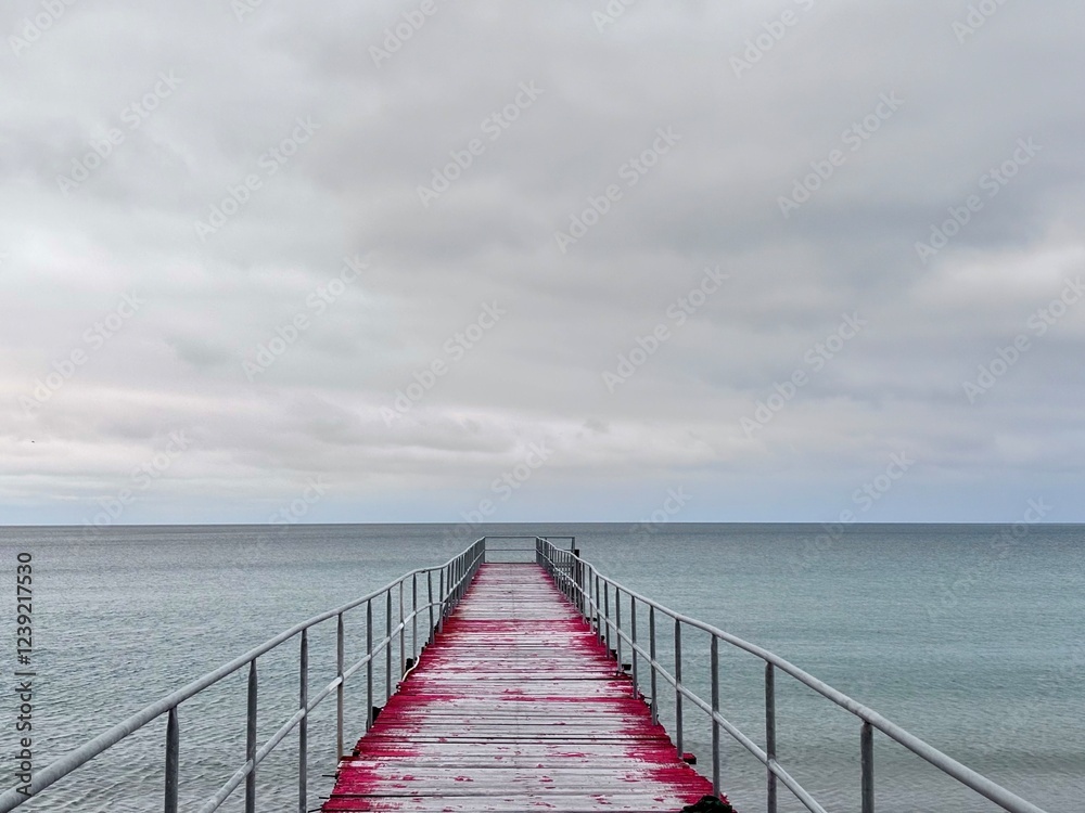 Obraz premium wooden red pier in the sea
