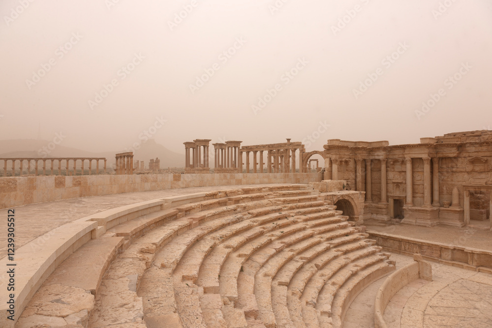 Obraz premium Syria Palmyra view on a cloudy spring day