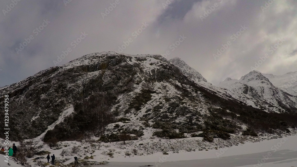 Fototapeta premium Imagen tomada en la Laguna Esmeralda, ushuaia, Argentina