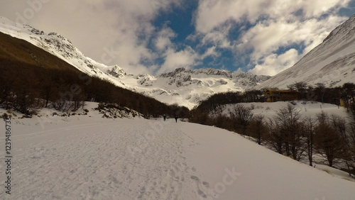 Imagen captada en la Patagonia Argentina cerca de Ushuaia, en la que se pueden observar los nevados. Los paisajes son absolutamente increíbles.
 photo