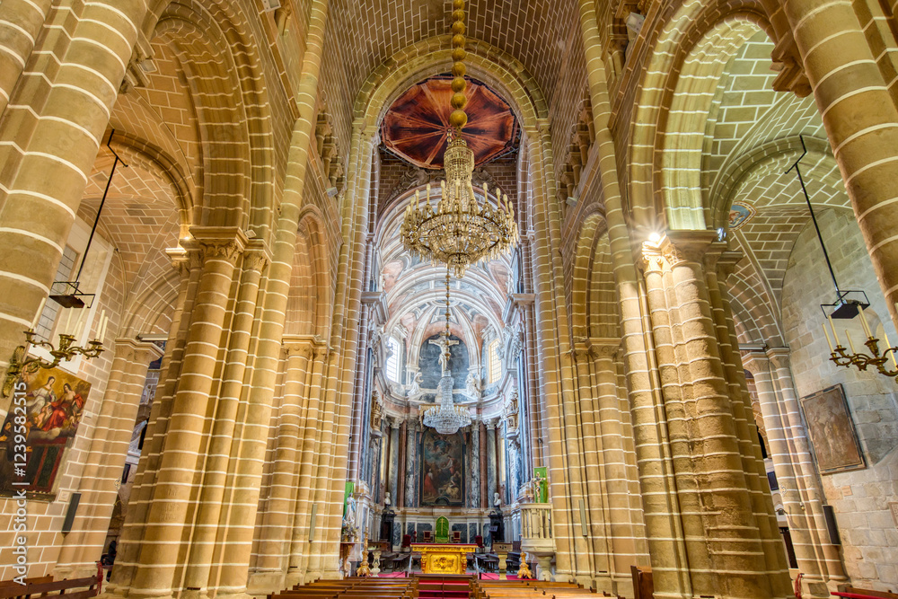 Obraz premium Interior of Evora Cathedral in Evora, Portugal