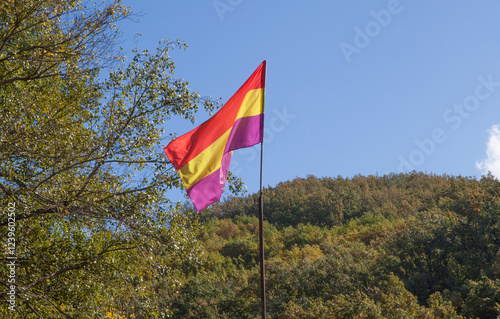Obraz na płótnie Second Spanish Republic flag with red five-pointed star w salonie