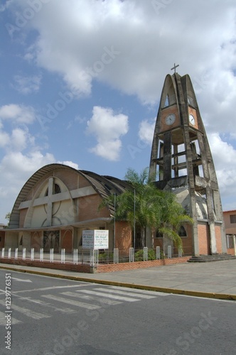 Iglesias y vitrales en el Estado Portuguesa.
La mayoria de la poblacion del Estado Portuguesa profesa la religion catolica,y es alli donde hizo su aparicion la Virgen de Coromoto.