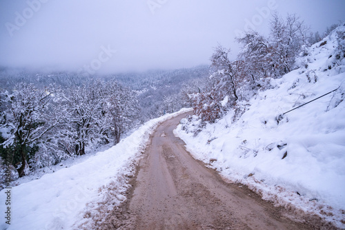 Obraz na płótnie Dirt road through the landscape with snow w salonie