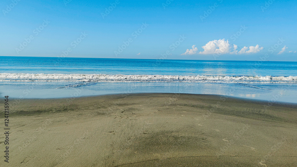 Obraz premium Beautiful Sea view with clouds on the blue sky on the coast with River