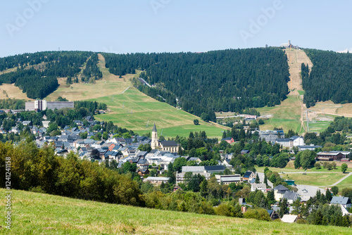 Blick über Oberwiesenthal zum Fichtelberg	 photo