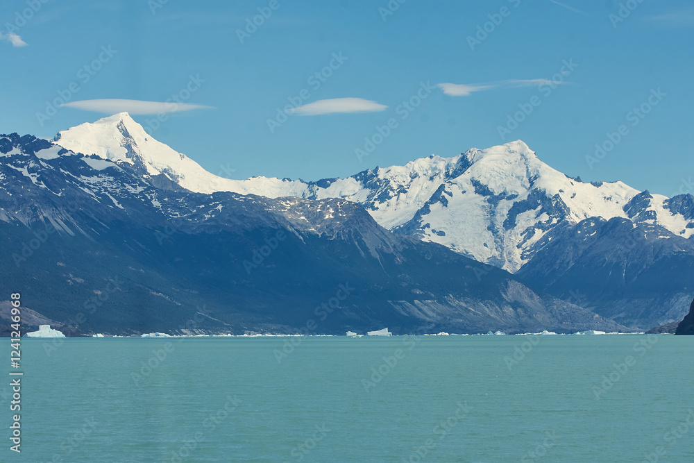 Naklejka premium glaciar and mountain