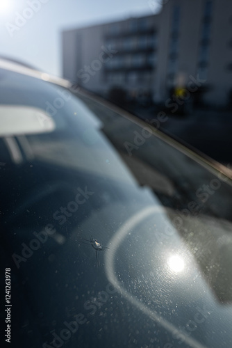 Obraz na płótnie car windshield insurance - cracked windshield w salonie