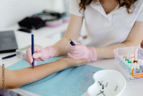 Papier peint Doctor doing skin allergy test at white table in office