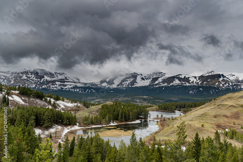 Foto Looking down at Buffalo Lake and peaks in Glacier National Park from Lubec Ridge in the Lewis and Clark National Forest, Montana, USA