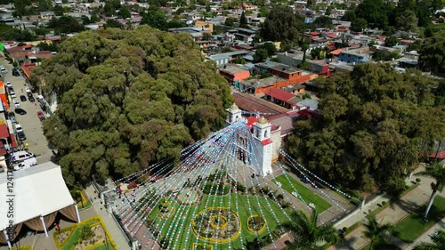 Árbol de tule en el municipio de Santa María del Tule, Oaxaca, Iglesia del municipio y parque para turismo