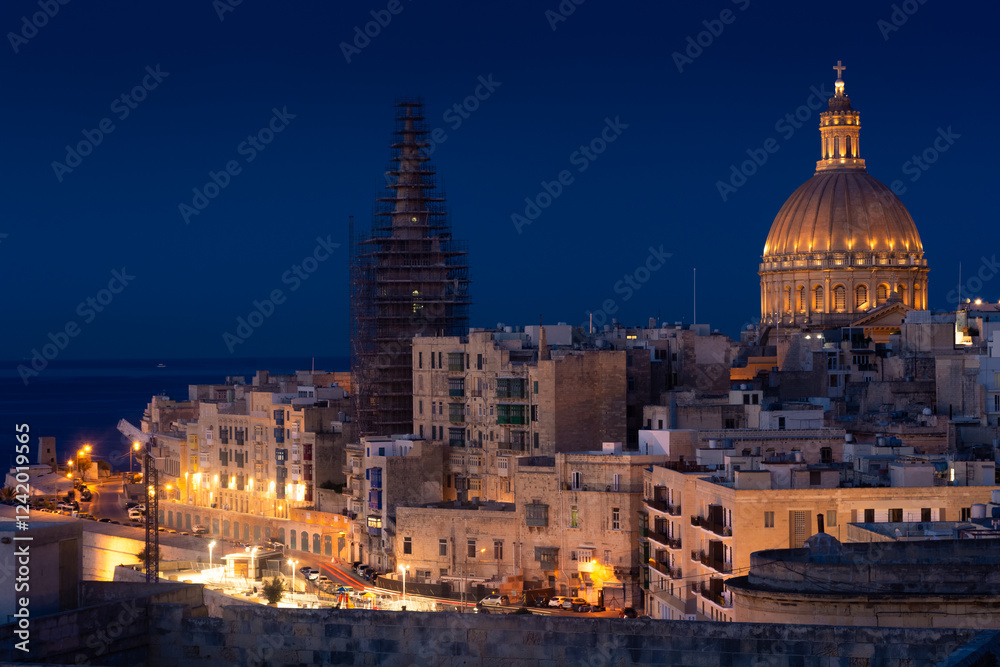 Fototapeta premium Cityscape of Valletta Old Town by night, Malta