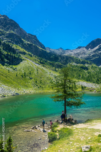 Foto Morgex, Italy, 10 July 2022:  The beautiful crystal clear water of the Arpy Lake