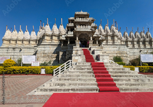 Obraz na płótnie Giant temple with a red carpet for its devotees, Udaipur, India w salonie