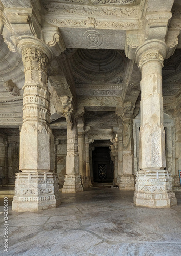 Obraz na płótnie Structural wonder as the weight is huge for these marble structures Udaipur, India w salonie