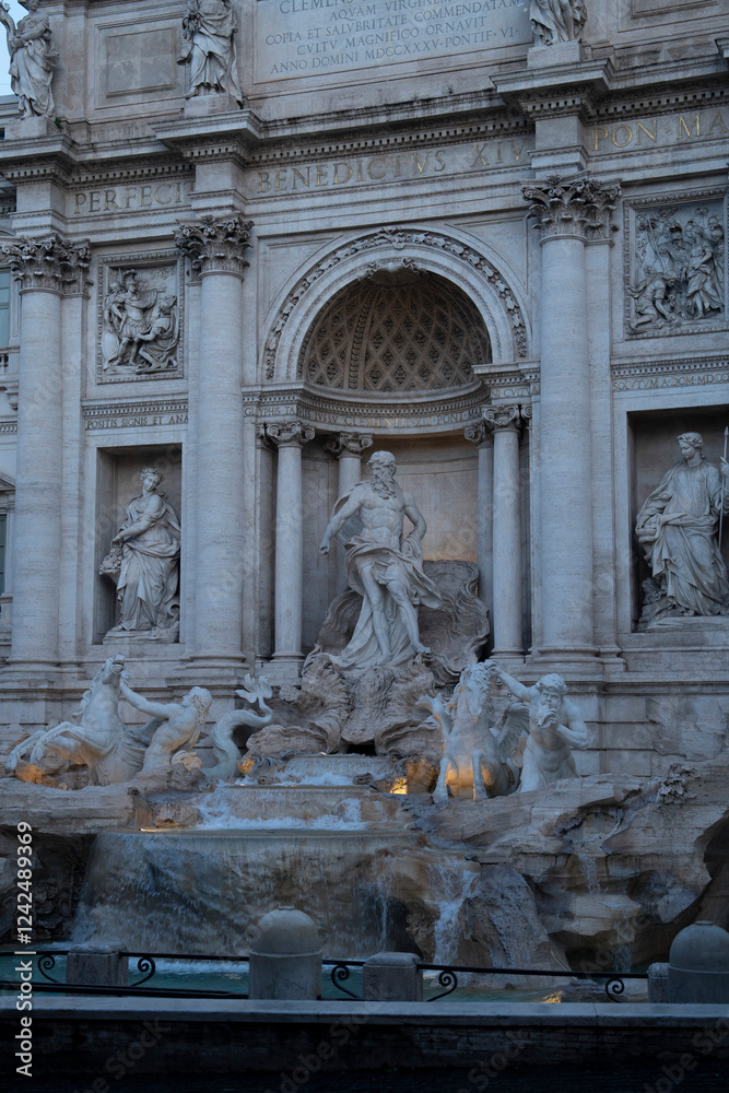 Trevi Fountain in Rome: Baroque Masterpiece Trevi Fountain in Rome: Baroque Masterpiece