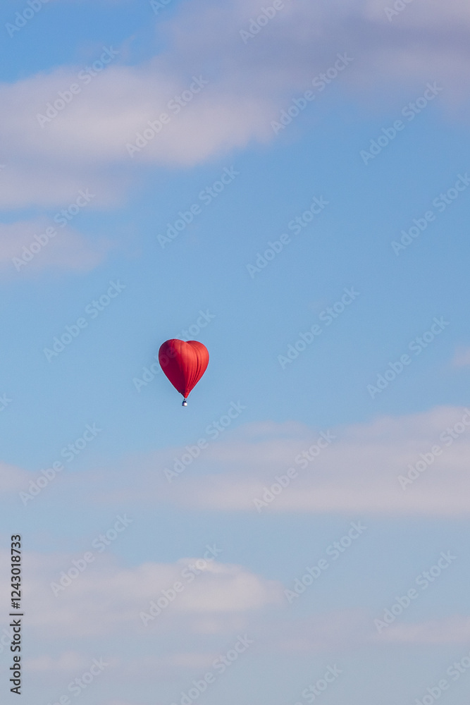 Fototapeta premium hot air Heart shape ballooning flying