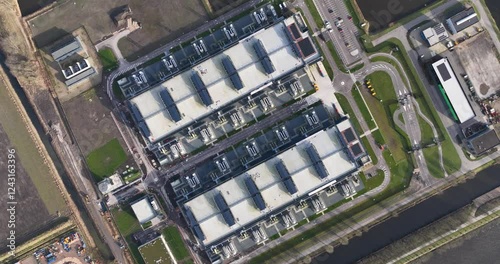 Cata center facility, big tech, american large multinational IT infrastrucutre, cloud, AI, computer science, Algorithms, Cryptography, digital infromation hardware infrastructure, security, server