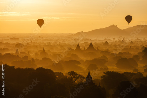 Obraz na płótnie group of ancient pagodas in Bagan at the sunset, myanmar w salonie