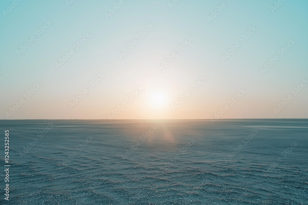 Obraz premium Fading Sunlight Over an Empty Beach