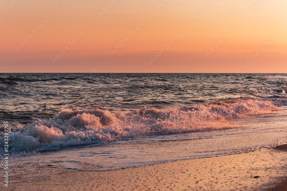 Obraz premium Black sea shore at sunset, pink clouds, water, beach, relaxation.
