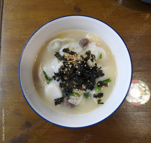 Korean Dumpling Rice Cake Soup