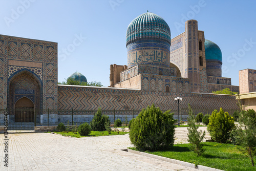 The Bibi-Khanym Mosque in Samarkand photo