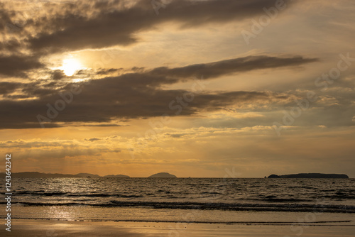 宮地浜海岸に沈む夕日