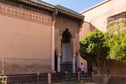 Tombeaux saadiens, the Sadite tombs of Marrakesh date from the time of the great Sadite sultan Ahmed al-Mansur. The mausoleum protects the bodies of sixty sadites.