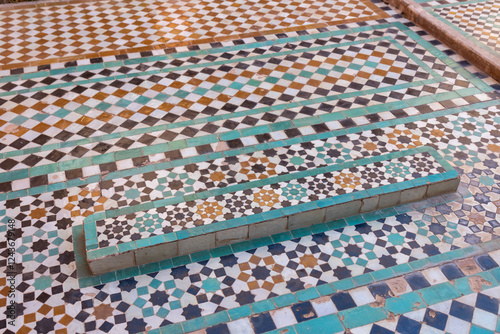 Tombeaux saadiens, the Sadite tombs of Marrakesh date from the time of the great Sadite sultan Ahmed al-Mansur. The mausoleum protects the bodies of sixty sadites.