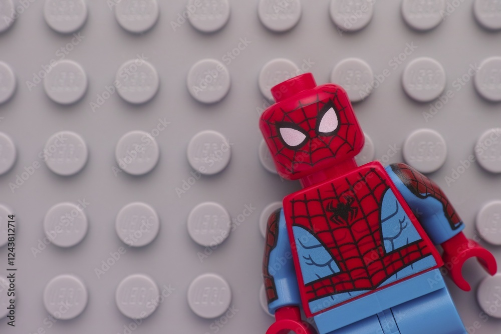 Naklejka premium Tambov, Russian Federation - February 03, 2025 Lego Spider-Man minifigure against a gray baseplate background