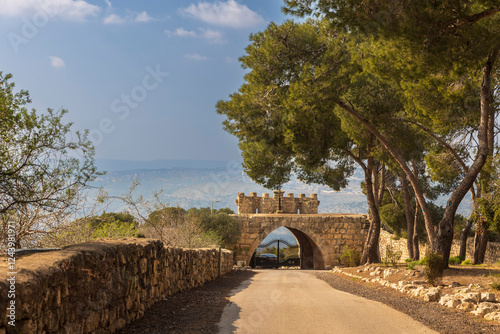 Tablou pe pânză Mount Tabor, Israel – February 3, 2025: Gateway to the Church of the Transfiguration grounds at the mountain summit