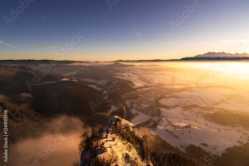 Obraz na płótnie Pieniny , góry, zima, śnieg, Karpaty, mgły, Tatry, Dunajec w salonie