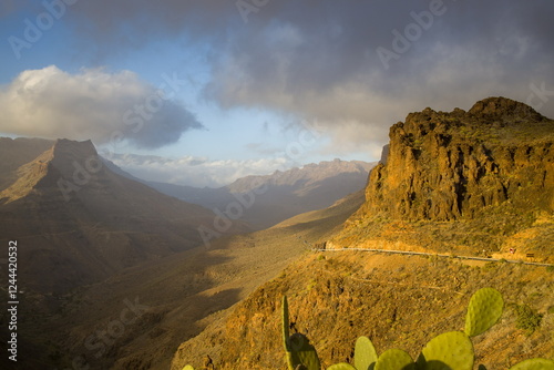 Obraz na płótnie Winding road through a mountainous landscape in Gran Canaria. Mirador Astronomico de la Degollada de las Yeguas w salonie