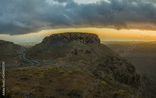 Obraz na płótnie Winding road through a mountainous landscape in Gran Canaria. Mirador Astronomico de la Degollada de las Yeguas w salonie