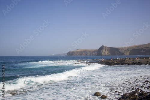 Obraz na płótnie Waves crashing against a rocky shoreline in Gran Canaria. w salonie