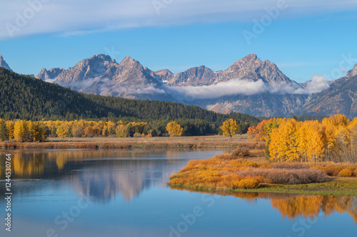 Fall color at Oxbow Bend of the Snake River, Grand Teton National Park, Wyoming.