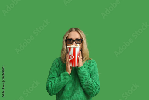 Young woman in 3D glasses w...