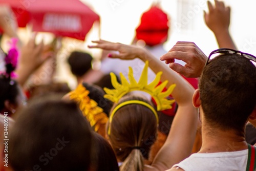 Foliões pulando carnaval de rua nas ruas da cidade de São Paulo. 