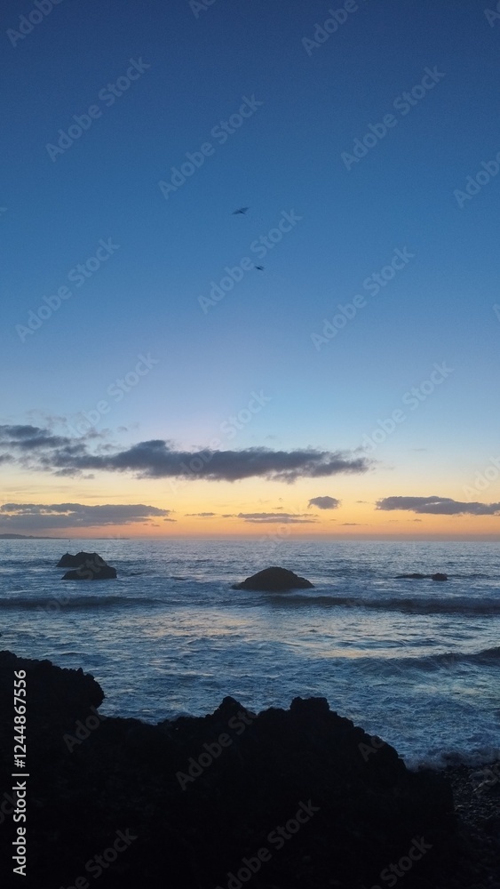 Fototapeta premium Serenidad Marina al Atardecer