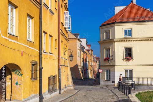 Obraz na płótnie Cityscape - view of narrow streets with colorful old houses in the Old Town of Warsaw, Poland w salonie