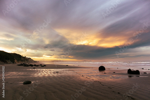 Quadro su tela Mouraki Boulders and seaside, Koekohe Beach, near Moeraki, Otago Region, New Zea