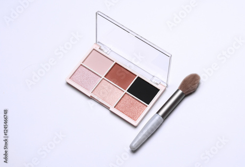 фотографія Makeup eyeshadow palette and brush on white background