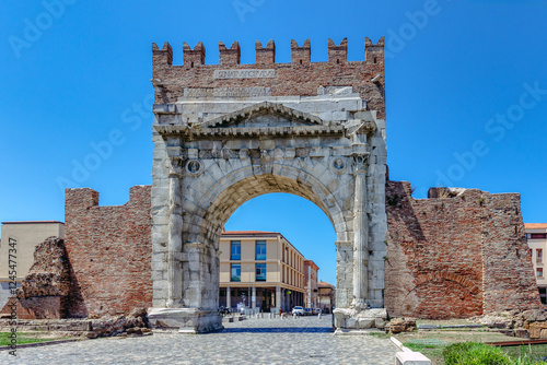 Obraz na płótnie Arch of Emperor Augustus in Rimini, Emilia-Romagna, Italy w salonie
