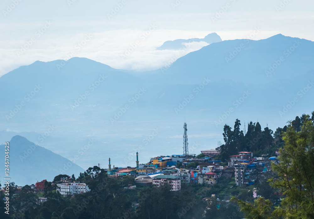Φωτογραφία Vibrant hillside homes of Kodaikanal amidst misty mountains and early morning cl